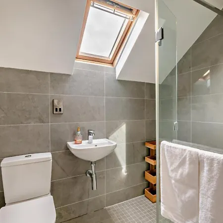 2 Bed In Oc-g0037 Holiday home *